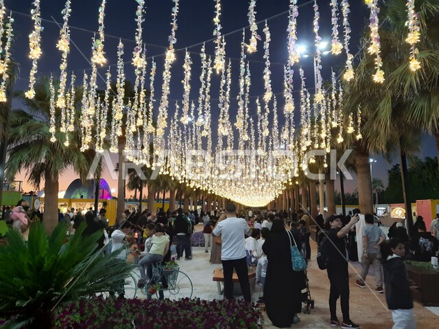 الديكورات والتصاميم في حديقة المناسبات بمدينة ينبع الصناعية، أنشطة وفعاليات مهرجان الزهور والحدائق، وجهه عائلية بيئية ثقافية وترفيهية، الحفاظ على البيئة والتنمية المستدامة، معارض ومهرجانات طبيعية سياحية في المملكة العربية السعودية