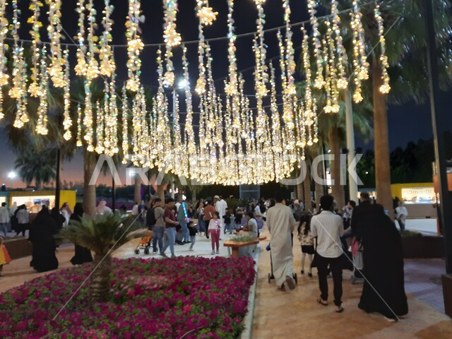 الديكورات والتصاميم في حديقة المناسبات بمدينة ينبع الصناعية، أنشطة وفعاليات مهرجان الزهور والحدائق، وجهه عائلية بيئية ثقافية وترفيهية، الحفاظ على البيئة والتنمية المستدامة، معارض ومهرجانات طبيعية سياحية في المملكة العربية السعودية