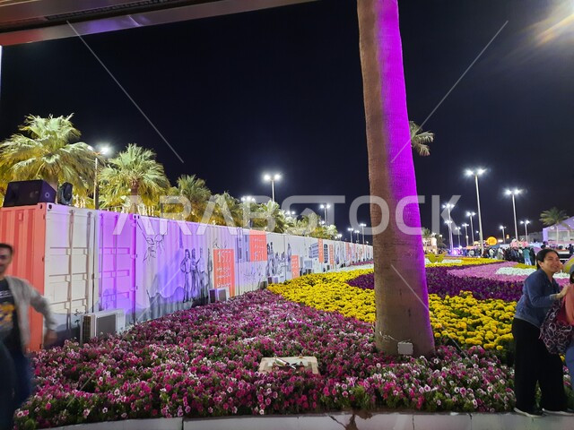 الحفاظ على البيئة والتنمية المستدامة، معارض ومهرجانات طبيعية سياحية في المملكة العربية السعودية، الديكورات والتصاميم في حديقة المناسبات بمدينة ينبع الصناعية، توافد الزوار والسائحين للاستمتاع بفعاليات مهرجان الزهور والحدائق، وجهه عائلية بيئية ثقافية وترفيهية