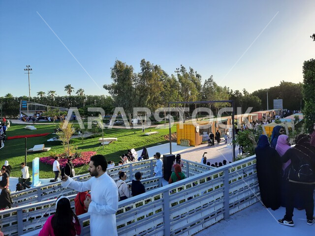 Visitors and tourists gathered on the terraces to attend the activities of the Flower and Garden Festival, an environmental, cultural and entertainment family destination, environmental preservation and sustainable development, natural tourist exhibitions and festivals in the Kingdom of Saudi Arabia, decorations and designs in the event park in Yanbu Industrial City.