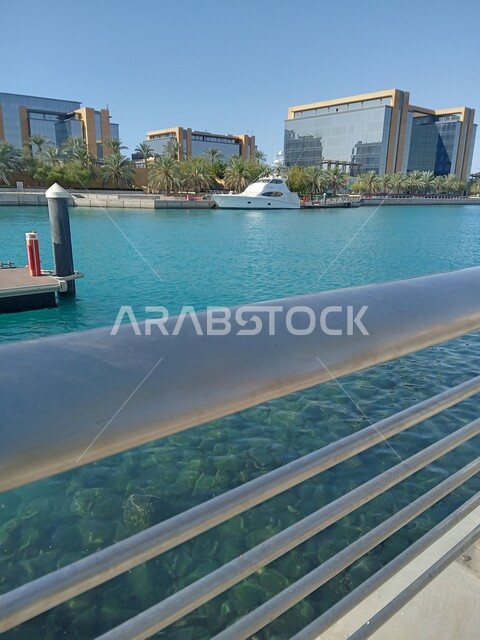 النمو والتطور العمراني, الفن الهندسي المعماري على الطراز الحديث لأبراج مدينة الملك عبد الله الماليه, أماكن مشهورة في السعودية, شاطئ مارينا  في مدينة جدة, معالم ومناطق سياحية ,تحقيق النهضة الاقتصادية والتجارية