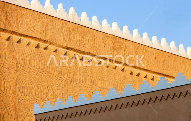 التصاميم و الفنون الهندسية المعمارية على الطراز القديم, صورة مقربه للجدران المبنية من الطين, معالم الرياض التاريخيه الاثرية, أماكن سياحية مشهورة في المملكة العربيه السعودية, العراقة والأصالة والتمسك بالتراث السعودي