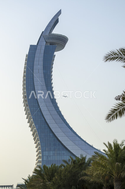 أفق مدينة الدوحة، الفنون والتصاميم الهندسية المعمارية للابراج وناطحات السحاب، مباني ومعالم قطر المشهورة والمتطورة، برجي كتارا التوأم في منطقة لوسيل السياحية، مناطق سياحية لجذب السياح من شتى انحاء العالم 