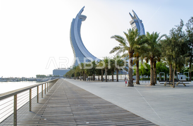 الفنون والتصاميم الهندسية المعمارية للابراج وناطحات السحاب، أفق مدينة الدوحة، مباني ومعالم قطر المشهورة والمتطورة، مناطق سياحية لجذب السياح من شتى انحاء العالم، برجي كتارا التوأم في منطقة لوسيل السياحية