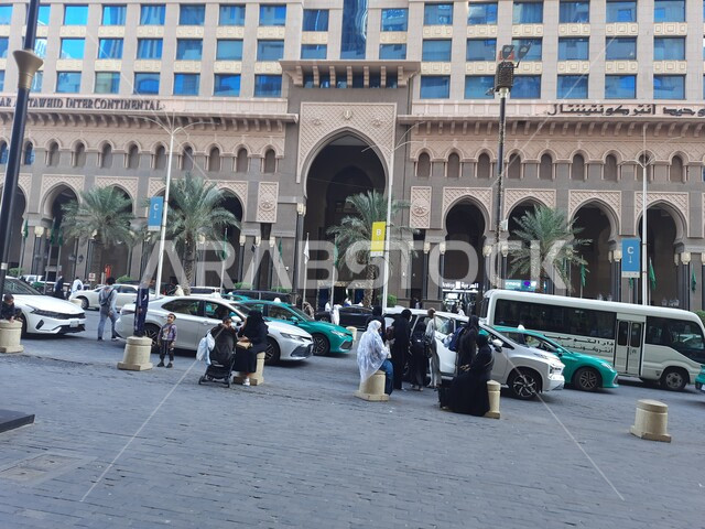 فندق دار التوحيد انتركونتيننتال المطل على الحرم المكي الشريف، الفن الهندسي للأبراج و ناطحات السحاب في المملكة العربية السعودية، مدن وأماكن دينية إسلامية مقدسة، توفير الخدمات و الرعاية للحجاج و المعتمرين لبيت الله الحرام