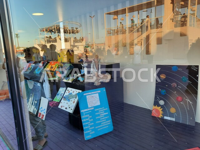 الاهتمام والمحافظة على التقاليد، عرض الفنون اليدوية والمشغولات الشعبية التراثية في مهرجان الزهور في ينبع، المهن والحرف القديمة، أماكن و مدن سياحية في المملكة العربية السعودية، أنشطة ترفيهية عائلية