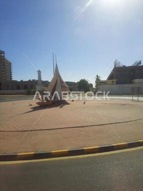 دوار الصدفة في ينبع، الفن الهندسي العماري للابنية والمنشآت السكنية، الاهتمام بالمظهر الخارجي للشوارع، الأماكن والمعالم السياحية في المملكة العربية السعودية، منظر السماء الزرقاء فوق الطرقات، حركة سير السيارت