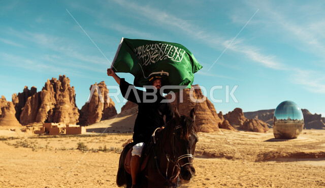 يوم العلم 11 مارس, استذكار اليوم الوطني في 23 سبتمبر, فارس عربي خليجي سعودي يرتدي زي التأسيس يمتطي فرس بني أصيل, رفع راية التوحيد والاسلام في محافظة العلا السياحية, يوم بدينا 1727م, تأسيس الدولة السعودية الأولى في 22 فبراير، التجول على ظهر الفرس في الصحراء