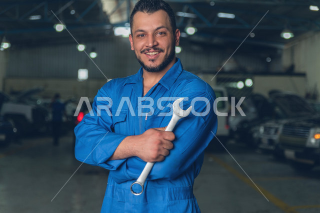 Mechanical engineer inside the car workshop, with different expressions and gestures of face and hands, use of tools for maintenance, manual repair, car repair and maintenance services, mechanical engineer, maintenance workshop
