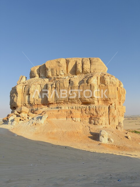 Archaeological tourist attractions and places in the Eastern Province, mountainous landscapes, the Four Mountains in Al-Ahsa Governorate in the Kingdom of Saudi Arabia, recreational activities and events, attracting and attracting tourists from all over the world.