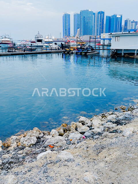 القوارب و السفن السياحيه على الواجهه البحريه لخليج البحرين، الفن الهندسي المعماري للأبراج وناطحات السحاب، مدن و معالم سياحية، أنشطة و فعاليات عائلية ترفيهية، منظر الطبيعية للبحر