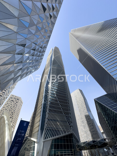 الفن المعماري المتميز, الوجهة المثالية للمال والأعمال بمعايير عالمية، مركز الملك عبد الله المالي كافد في مدينة الرياض في السعودية, الاهتمام بالنهضة الاقتصادية والتجارية, الأبراج وناطحات السحاب في المملكة العربية السعودية وقت وضح النهار