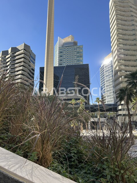 المنشآت المالية و الاقتصادية في مركز الملك عبد الله المالي (كافد) في النهار، النمو و النهضة الاقتصادية و التجارية في المملكة، الفن الهندسي المعماري للمباني وناطحات السحاب المشهورة في السعودية