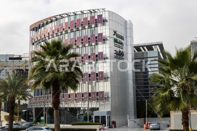 زراعة الاشجار الخضراء في المدن السياحية، الفن الهندسي المعماري للمجمعات والخدمات الذكية في المدينة الرقمية في مدينة الرياض، الأبراج والمباني السكنية المتطورة في المملكة العربية السعودية، معالم تجارية واقتصادية مشهورة, رؤية مستقبلية سعودية 2030