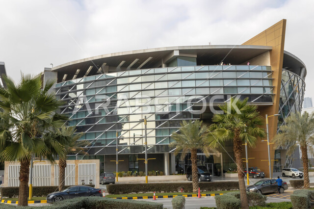 الاهتمام بزراعة الاشجار الخضراء في المدن السياحية، الفن الهندسي المعماري للمجمعات والخدمات الذكية في المدينة الرقمية في مدينة الرياض، الأبراج والمباني السكنية المتطورة في المملكة العربية السعودية، معالم تجارية واقتصادية مشهورة, رؤية مستقبلية سعودية 2030