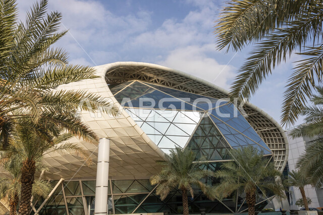 الاهتمام بزراعة الاشجار الخضراء في المدن السياحية، الفن الهندسي المعماري للمجمعات والخدمات الذكية في المدينة الرقمية في مدينة الرياض، الأبراج والمباني السكنية المتطورة في المملكة العربية السعودية، معالم تجارية واقتصادية مشهورة, رؤية مستقبلية سعودية 2030