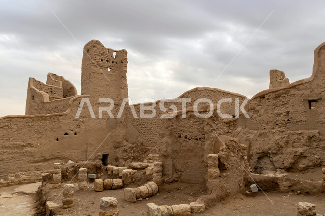 حصون وأسوار تاريخية قديمة في مدينة الرياض، المباني والبيوت الأثرية الطينية في الدرعية، الفن الهندسي المعماري على الطراز القديم، أسوار قصر سلوى في حي البجيري، أماكن ومعالم سياحية شعبية تراثية لجذب السائحين إلى المملكة العربية السعودية