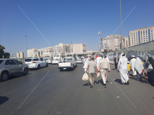 Islamic religious places and landmarks, the roads surrounding the Prophet’s Mosque, car traffic in the streets of Medina, the architectural art of buildings and towers.