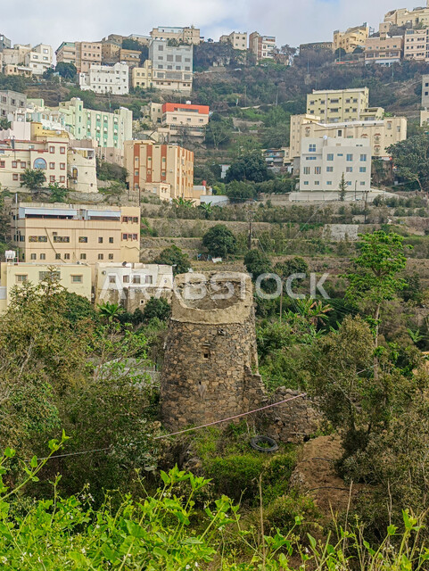 الآثار التاريخية القديمة، المباني السكنية والبيوت على القمم والمرتفعات الجبلية في محافظة فيفاء، الأشجار والنباتات الخضراء على سفوح الجبال في مدينة جازان، المدرجات الزراعية الخضراء في السعودية، أماكن الاصطياف المشهورة في المملكة، خلفية الطبيعة