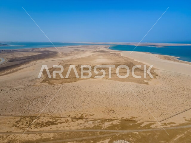  الرمال الذهبية الناعمة على شاطئ البحر, أماكن السياحة والرحلات وقضاء الوقت الممتع في المملكة العربية السعودية, الواجهة البحرية لقلعة العقير في محافظة الإحساء على ساحل الخليج العربي