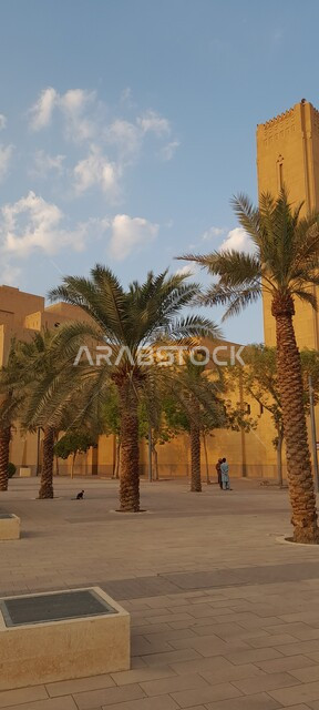 المرافق والخدمات العامة والتشجير في العاصمة, المركز التجاري والسياسي في المملكة العربية السعودية, منبى المحكمة العامة في منطقة قصر الحكم في مدينة الرياض, معالم سياسية وتجارية مشهورة