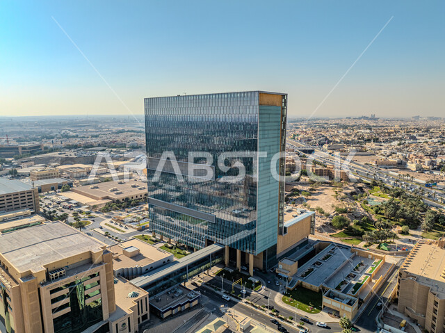 الفن الهندسي المعماري على الطراز الحديث والمتطور لبناء المنشآت والمراكز الطبية, مركز أبحاث مستشفى الملك فيصل التخصصي في مدينة الرياض, مباني متطورة لتقديم الخدمات والعناية الصحية للمرضى, التطور والتقدم العمراني في المملكة العربية السعودية