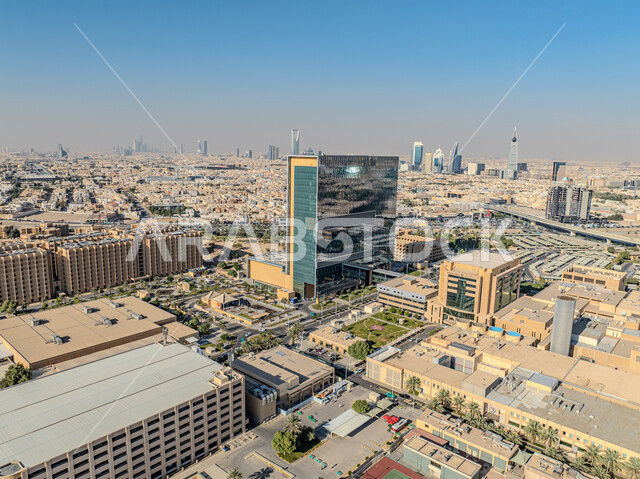 التطور والتقدم العمراني في المملكة العربية السعودية, الفن الهندسي المعماري على الطراز الحديث والمتطور لبناء المنشآت والمراكز الطبية, صورة جوية لمركز أبحاث مستشفى الملك فيصل التخصصي في مدينة الرياض, مباني متطورة لتقديم الخدمات والعناية الصحية للمرضى