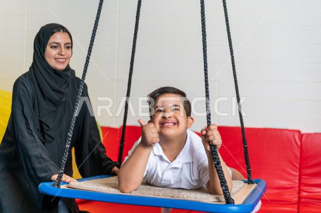 معلمة لرياض أطفال عربية سعودية ، تختص بالاعتناء بأطفال ذو احتياجات خاصة ، أداء لكثير من الأنشطة الممتعة لذوي الهمم ، دمج ذوي الاحتياجات الخاصة في رياض الأطفال والحاضنات