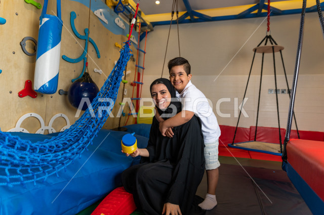 معلمة لرياض أطفال عربية سعودية ، تختص بالاعتناء بأطفال ذو احتياجات خاصة ، أداء لكثير من الأنشطة الممتعة لذوي الهمم ، دمج ذوي الاحتياجات الخاصة في رياض الأطفال والحاضنات