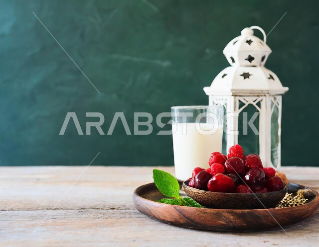 الاستعداد والتحضير لاستقبال شهر رمضان المبارك، مفهوم العبادة والطاعة والتقرب الى الله ،زينة وديكورات الاحتفال بالمناسبات الدينية، الفوانيس المعدنية المزخرفة ,الضيافة في شهر الخير و الغفران