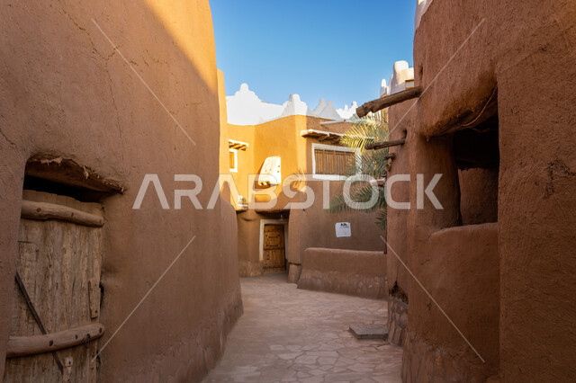 مباني طينيه أثريه قديمه في قرية اشيقر في محافظة شقراء، القرى التراثيه الشعبيه في مدينة الرياض, مناطق واماكن تقليدية سياحية في المملكة العربية السعودية، الفن الهندسي المعماري على الطراز القديم