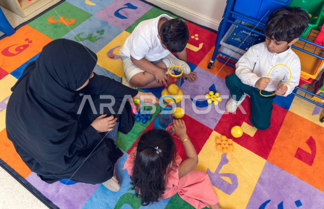 معلمة لرياض أطفال عربية سعودية ، تختص بالاعتناء بأطفال ذو احتياجات خاصة ، أداء لكثير من الأنشطة الممتعة لذوي الهمم ، دمج ذوي الاحتياجات الخاصة في رياض الأطفال والحاضنات