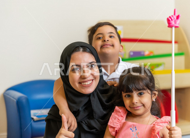 معلمة لرياض أطفال عربية سعودية ، تختص بالاعتناء بأطفال ذو احتياجات خاصة ، أداء لكثير من الأنشطة الممتعة لذوي الهمم ، دمج ذوي الاحتياجات الخاصة في رياض الأطفال والحاضنات