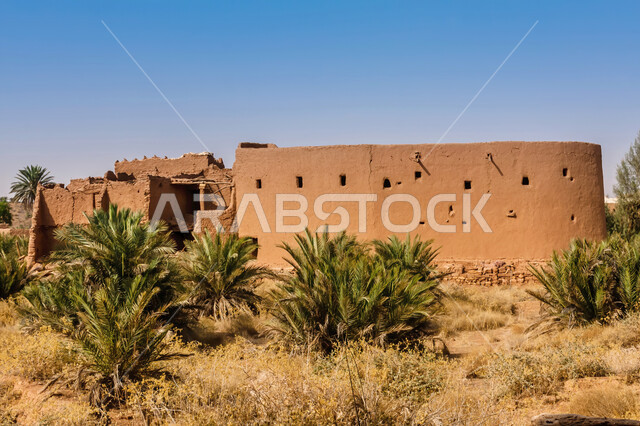  الفن الهندسي المعماري على الطراز القديم, زراعة أشجار النخيل الخضراء والنباتات في المدن السياحية، مباني طينيه أثريه قديمه في قرية اشيقر في محافظة شقراء، القرى التراثيه الشعبيه في مدينة الرياض, مناطق واماكن تقليدية في المملكة العربية السعودية
