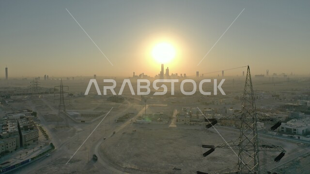 مبنى تحت الانشاء، صورة جوية لموقع بناء ومقاولات في المملكة العربية السعودية في وقت غروب الشمس، وضع حجر الأساس في عمار الأبنية في مدينة الرياض، مهن ووظائف هندسية، التطور الهندسي المعماري