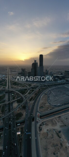 المعالم والاماكن المشهورة في المملكة العربية السعودية, التطور الفني الهندسي والمعماري للمباني والمنشآت الاقتصادية والأبراج وناطحات السحاب, شبكة المواصلات والحركة المرورية في العاصمة, صورة جوية لمركز الملك عبدالله المالي (كافد) في مدينة الرياض
