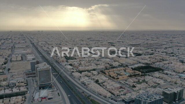 شبكة المواصلات والحركة المرورية في طرق وشوارع المملكة العربية السعودية، الفن الهندسي المعماري الحديث, أفق مدينة الرياض في النهار، التطور العمراني والنمو للمنشآت والمباني السكنية والتجارية في العاصمة