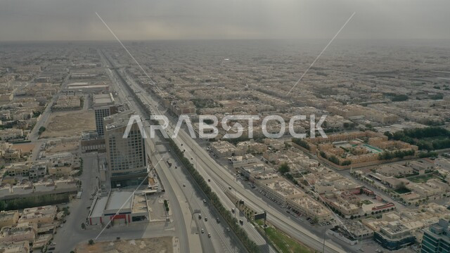 أفق مدينة الرياض في النهار، شبكة المواصلات والحركة المرورية في طرق وشوارع المملكة العربية السعودية، الفن الهندسي المعماري الحديث, التطور العمراني والنمو للمنشآت والمباني السكنية والتجارية في العاصمة