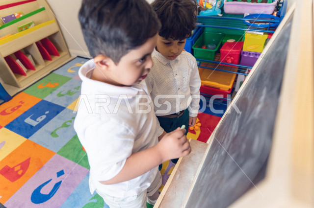 A group of children in kindergartens and incubators, they do many different fun activities, children with special needs, a variety of activities carried out by children with special needs, integrating people with special needs in kindergartens and incubat