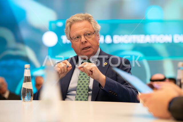  تزويد ومعرفة الأفراد المهارات الأساسية للنجاح, تعاون الجهات الحكومية وشركات القطاع الخاص, الاقتصاد المواكب للمستقبل, مبادرة الموارد لتعزيز وتنمية القدرات البشرية في مدينة الرياض, دعم ثقافة الابتكار وريادة الأعمال في السعودية، الاستثمار في سوق العمل السعودي