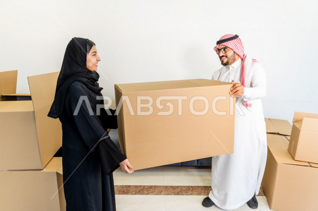 اجواء رائعة لزوجان سعوديان داخل منزلهم الجديد ، نقل العفش لبيت جديد ، امتلاك بيت جديد ،تفريغ الأثاث و الصناديق ، الترتيب و التنظيم ، النقل و التوصيل 