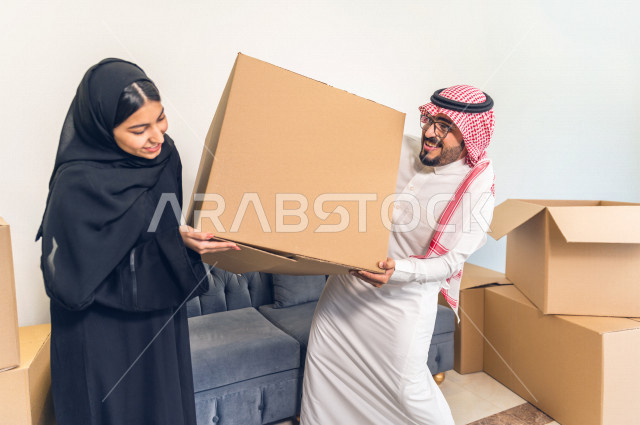 اجواء رائعة لزوجان سعوديان داخل منزلهم الجديد ، نقل العفش لبيت جديد ، امتلاك بيت جديد ،تفريغ الأثاث و الصناديق ، الترتيب و التنظيم ، النقل و التوصيل 