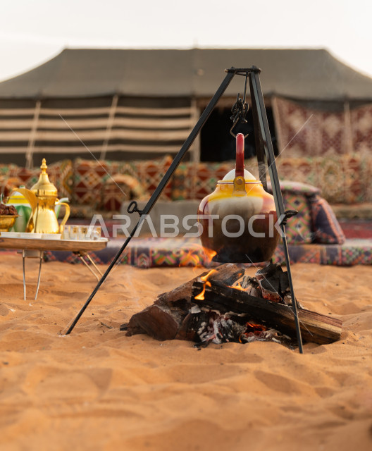 جلسة بر عربية شعبية في صحراء السعودية , مخيم شعبي في صحاري المملكة العربية السعودية 