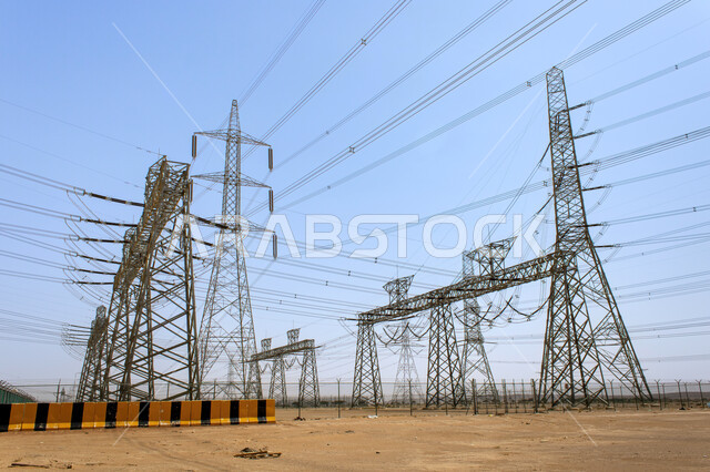 اعمدة وابراج الطاقة الكهربائية، الاهتمام بمولدات الطاقات في العاصمة، برج نقل كهربائي عالي الجهد في مدينة الرياض, محطات توزيع الكهرباء في المملكة العربية السعودية