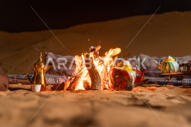 جلسة بر عربية شعبية في صحراء السعودية , مخيم شعبي في صحاري المملكة العربية السعودية 