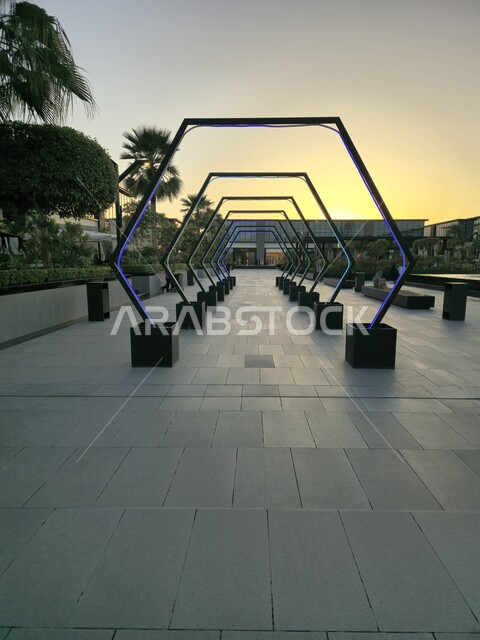 ممر في مجمع ذا زون، فعاليات موسم الرياض، مطاعم وكافيهات فاخره، شارع التخصصي في حي المحمديه، أماكن سياحية ترفيهية، الاهتمام بزراعة الاشجار والنباتات الخضراء