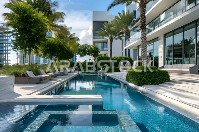 الفنون الهندسية المعمارية للشقق و الفلل السكنية ،تصاميم عصرية مميزة لحوض السباحة الأزرق ،الاهتمام في زراعه اشجار النخيل والنباتات الخضراء في حديقة مجمع سكني فاخر، خلفية الطبيعه