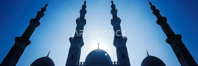 الفن الهندسي المعماري المتميز والديكورات الاسلامية على الطراز الحديث، العبادة والتقرب إلى الله، صورة مقربة للمآذن و القبب في النهار، معالم و أماكن دينية مقدسة في المملكة العربية السعودية