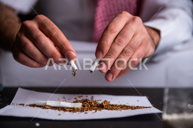 شاب عربي سعودي يحارب عادة التدخين ، اتلاف السجائر، الادمان على التبغ ، ادمان السجائر ، تعاطي مواد ضارة و سامة ، عادات سلوكية ضارة ، لا للتدخين