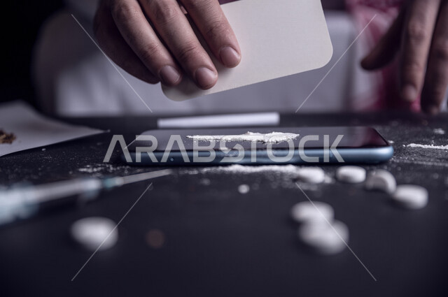 شاب عربي سعودي يدمن على تعاطي المخدرات عن طريق استنشاقها، ادمان المخدرات ، اضطراب استخدام المواد ،عادات سلوكية ضارة تؤدي للادمان ،المخدرات المحظورة ،المواد ذات التأثير النفسي